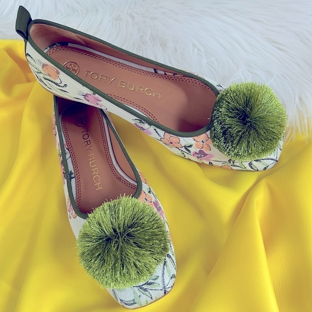 Tory Burch Pom Pom Satin Floral Ballerina Flats NWOB Size 6 Balletcore Unique - Picture 8 of 8
